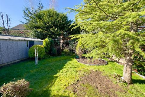 3 bedroom detached bungalow for sale, Andrews Close, Fleet GU52