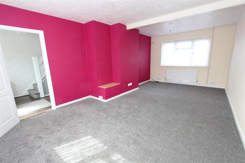 3 bedroom semi-detached house to rent, Harps Avenue, Minster On Sea, Sheerness