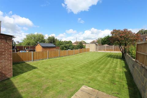 3 bedroom semi-detached house to rent, Harps Avenue, Minster On Sea, Sheerness
