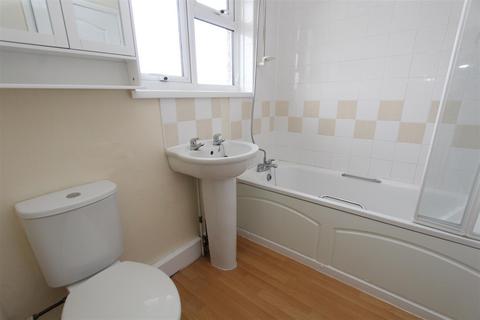 3 bedroom semi-detached house to rent, Harps Avenue, Minster On Sea, Sheerness