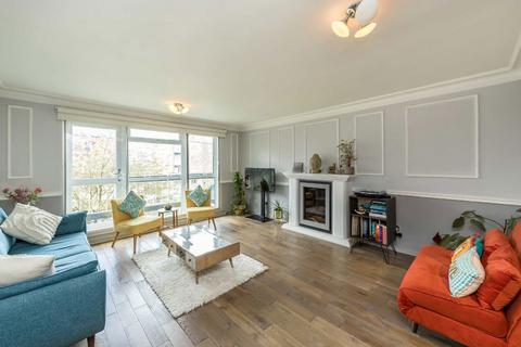 2 bedroom flat to rent, Putney Hill, London SW15