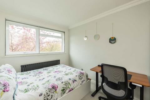 2 bedroom flat to rent, Putney Hill, London SW15