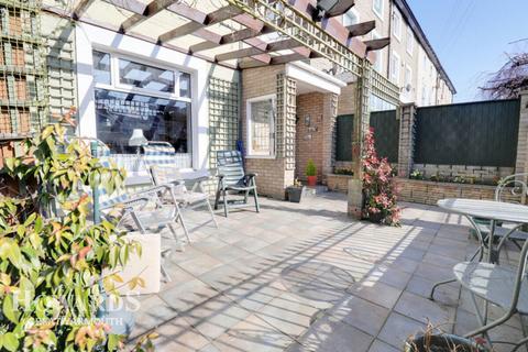 5 bedroom terraced house for sale, St Georges Road, Great Yarmouth