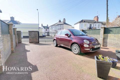 5 bedroom terraced house for sale, St Georges Road, Great Yarmouth