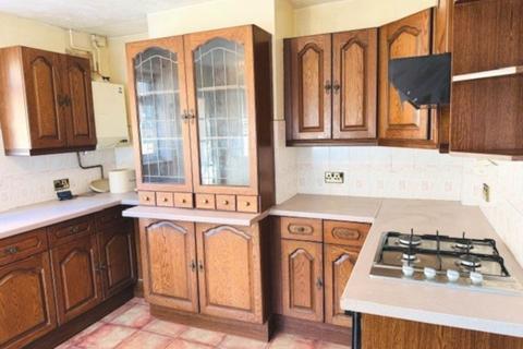 3 bedroom semi-detached house to rent, Plumer Road, High Wycombe HP11