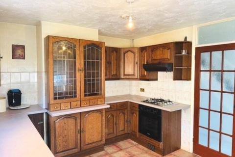 3 bedroom semi-detached house to rent, Plumer Road, High Wycombe HP11