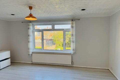 3 bedroom semi-detached house to rent, Plumer Road, High Wycombe HP11