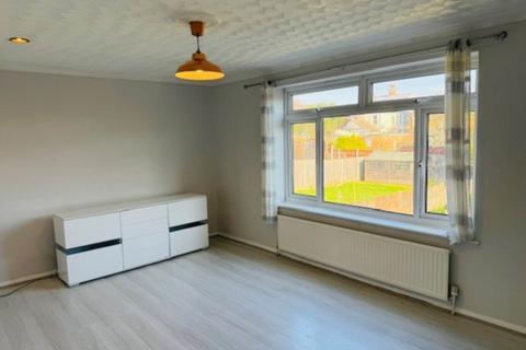 3 bedroom semi-detached house to rent, Plumer Road, High Wycombe HP11
