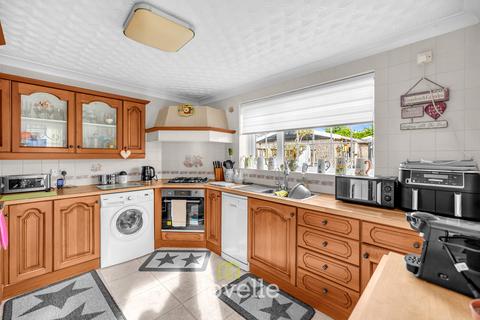 undefined, Peaks Avenue, New Waltham DN36