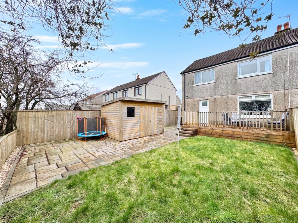 Hawthorn Crescent, Beith rear garden photo