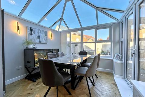 4 bedroom semi-detached house for sale, Turnberry Drive, Hebburn, NE31