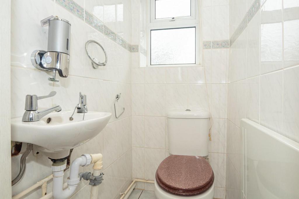 Downsrairs wc