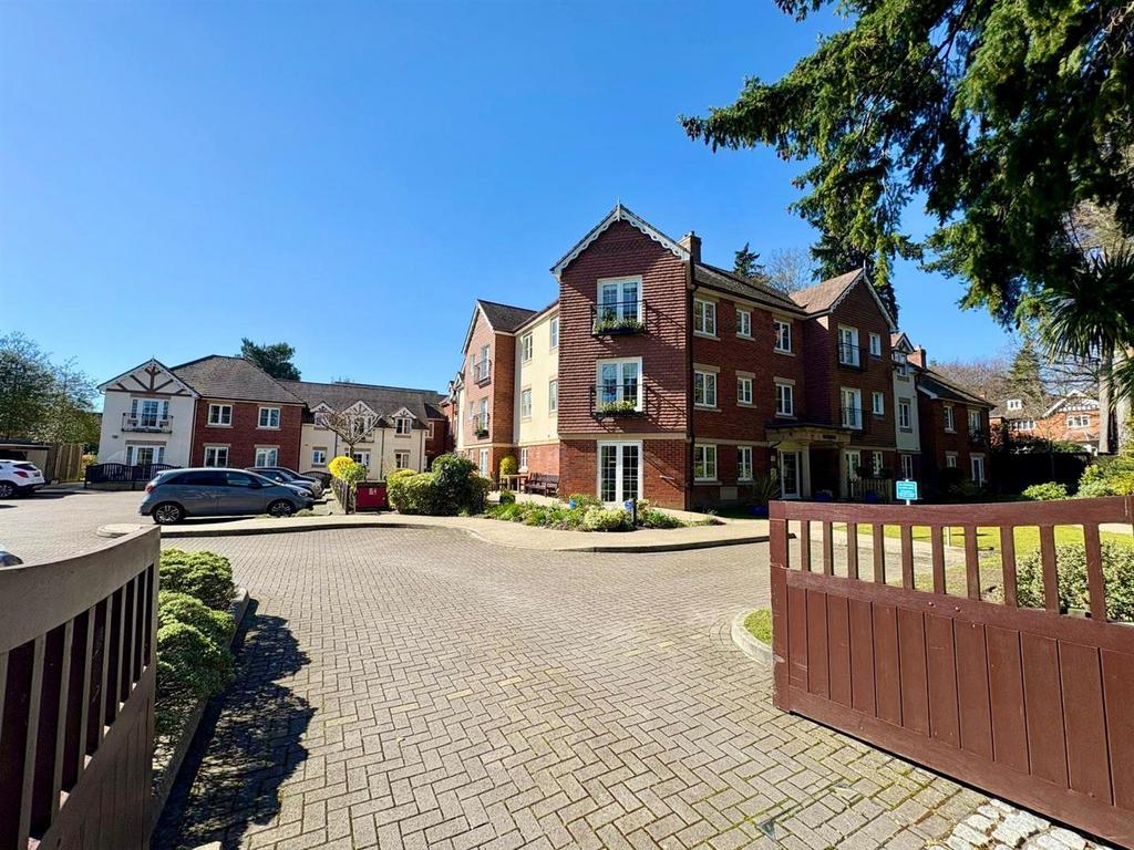 Cadogan Court
