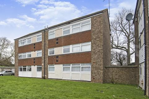2 bedroom property to rent, Scott Avenue, Rainham