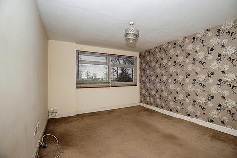2 bedroom property to rent, Scott Avenue, Rainham