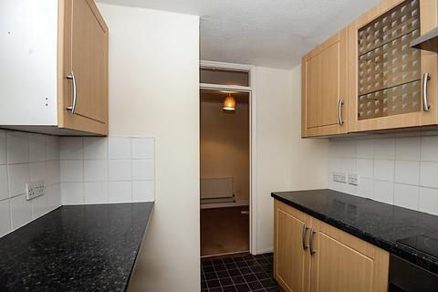 2 bedroom property to rent, Scott Avenue, Rainham