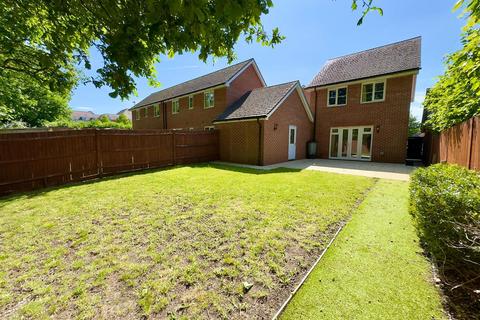 3 bedroom detached house for sale, Macintyre Place, Fleet GU52