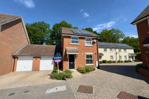 3 bedroom detached house for sale, Macintyre Place, Fleet GU52