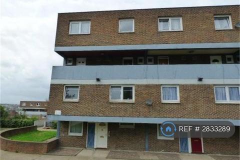3 bedroom maisonette to rent, Melville Court, Chatham, ME4