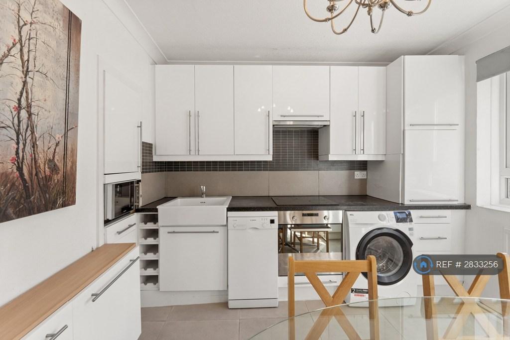 Spacious Bright Fully Fitted Kitchen