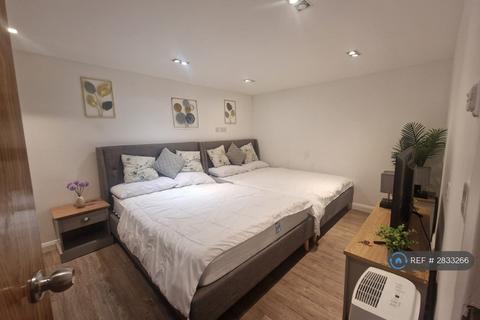 1 bedroom flat to rent, Lavender Hill, London, SW11