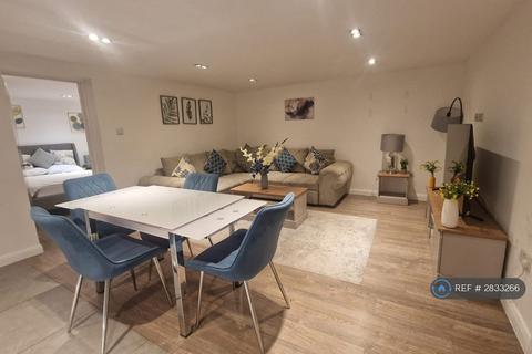 1 bedroom flat to rent, Lavender Hill, London, SW11