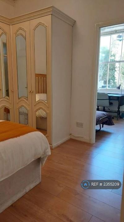 2nd Bedroom Via Master