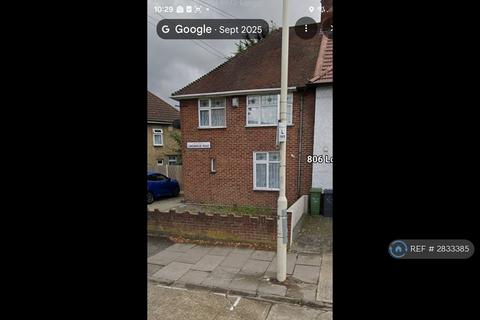3 bedroom end of terrace house to rent, Longbridge Road, Dagenham, RM8