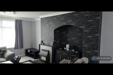 3 bedroom end of terrace house to rent, Longbridge Road, Dagenham, RM8