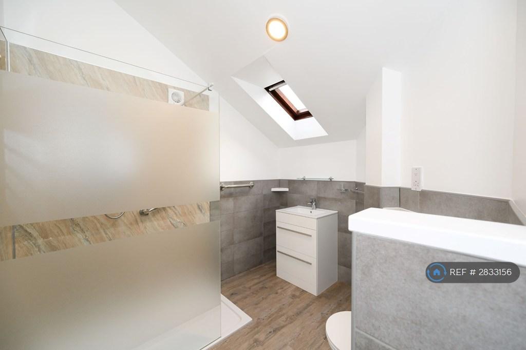 Upstairs Family Bathroom