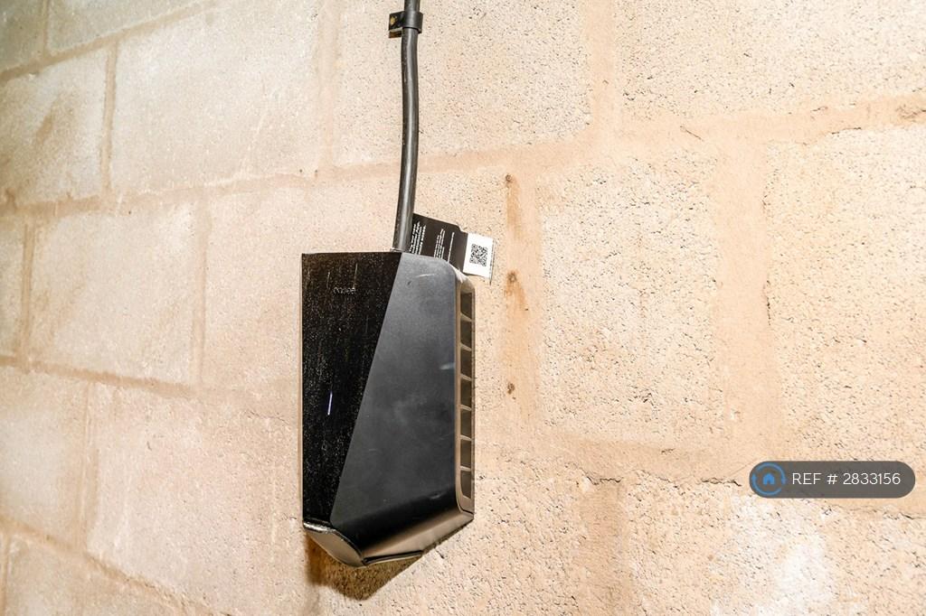 Detached Garage - Ev Charger