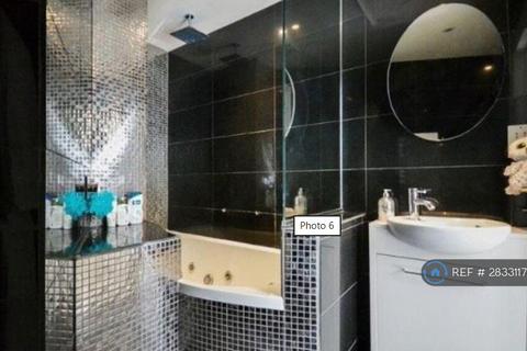 undefined, Lynn Road, London, SW12