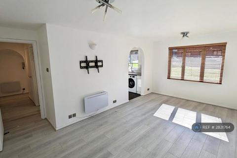 1 bedroom flat to rent, Medesenge Way, London, N13
