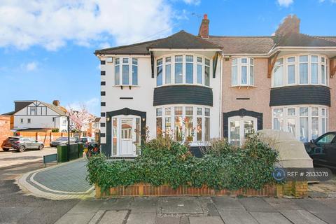 3 bedroom semi-detached house to rent, Stradbroke Grove, Ilford, IG5