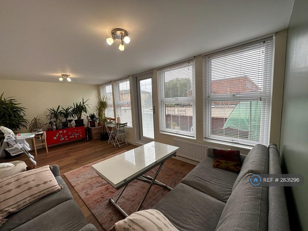 Lounge / Dining Area