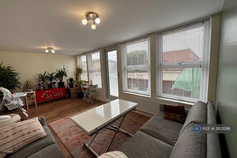 2 bedroom flat to rent, Tanners End Lane, London, N18