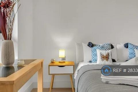 undefined, Maine Tower, London, E14