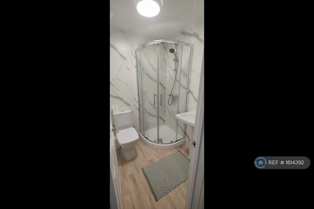 The Shower Room For The Second Bedroom