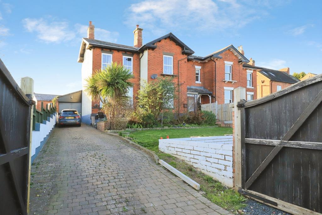 4 bedroom semi-detached house for sale