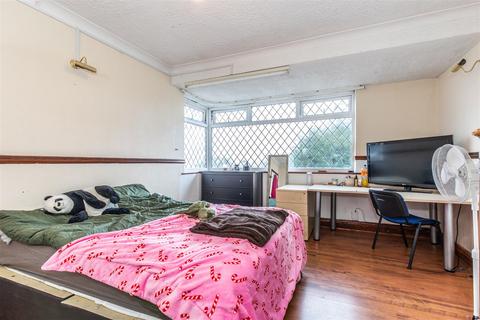 5 bedroom house to rent, Bevendean Crescent, Brighton