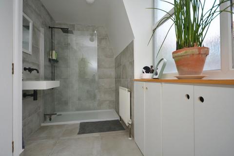 3 bedroom flat to rent, Samuel Court, Athelstan Road, Margate, CT9 2BA