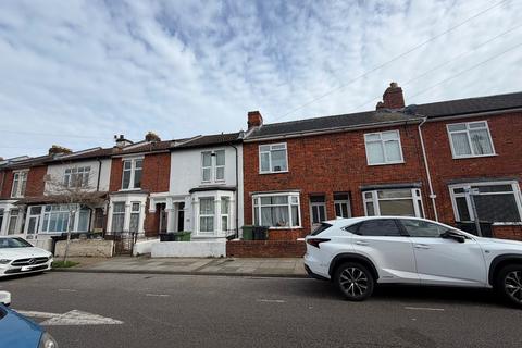 5 bedroom terraced house to rent, Bath Road, Hampshire PO4