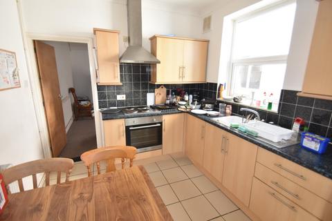 5 bedroom terraced house to rent, Bath Road, Hampshire PO4