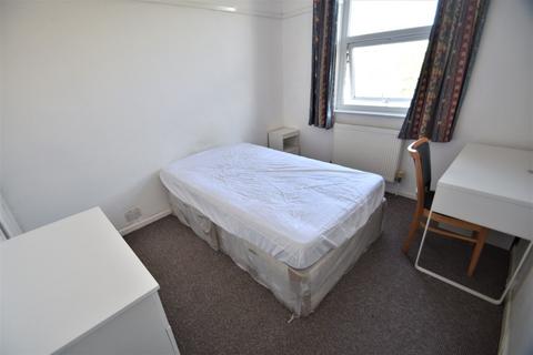 5 bedroom terraced house to rent, Bath Road, Hampshire PO4