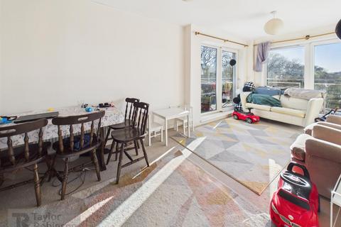 undefined, Commonwealth Drive, Three Bridges, Crawley