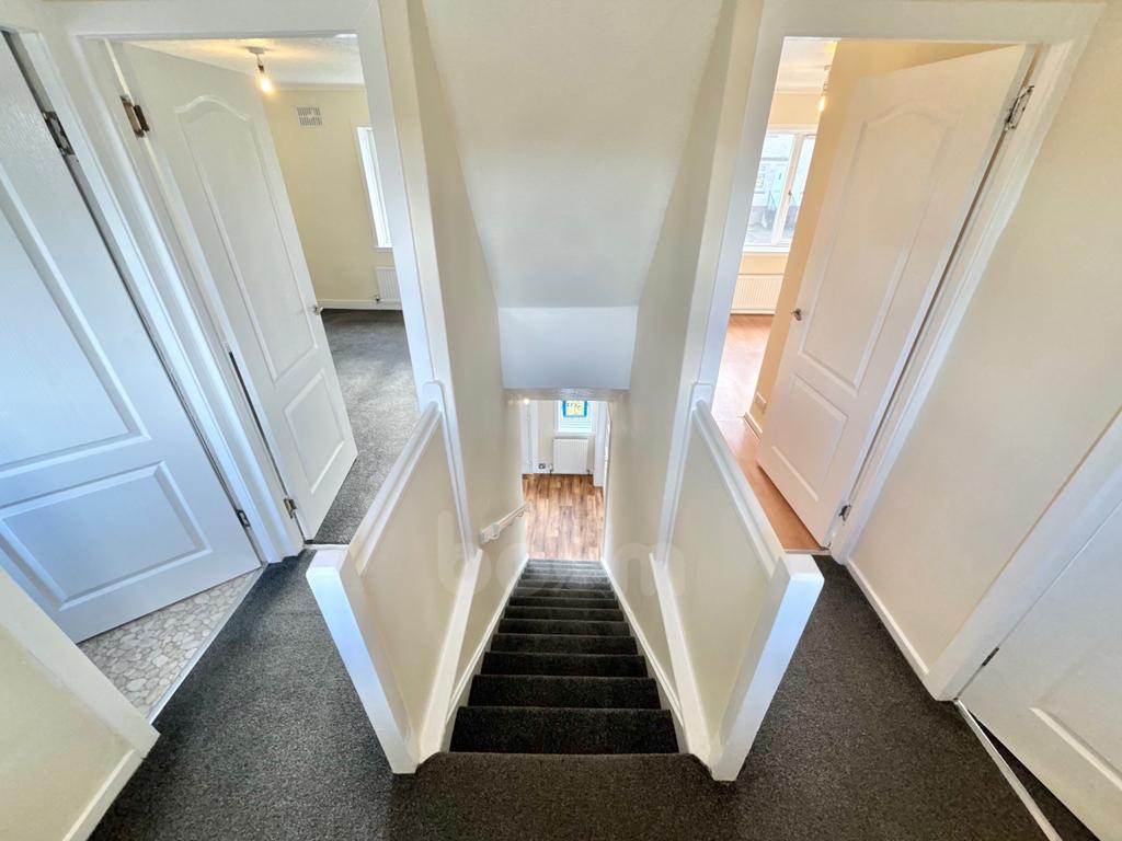 Oakwood Drive, Beith landing