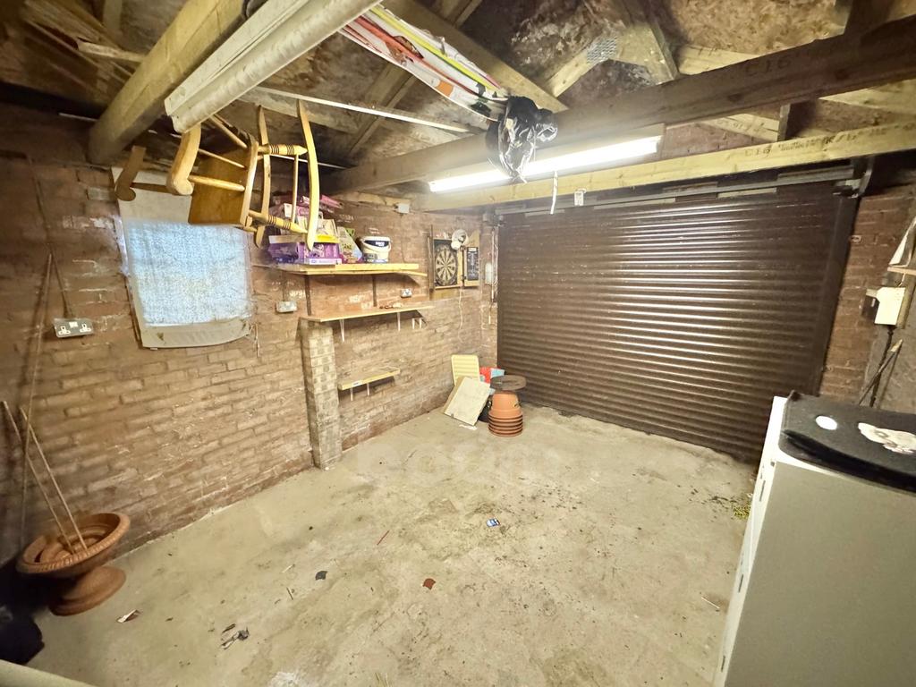 Oakwood Drive, Beith garage