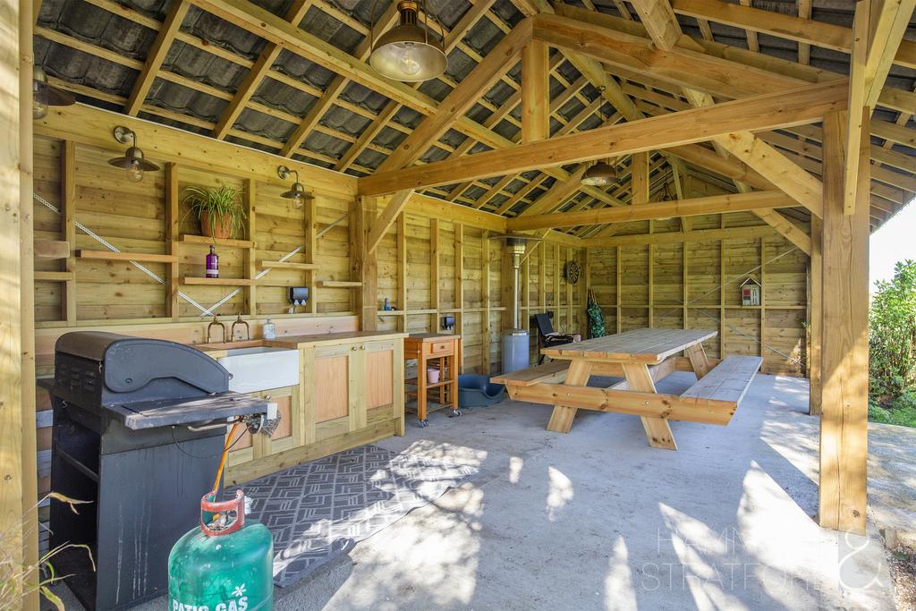 Outdoor kitchen