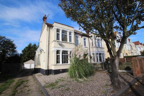 2 bedroom ground floor flat to rent, Meteor Road, Westcliff-On-Sea