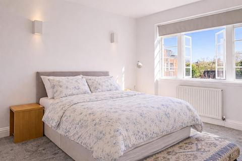 2 bedroom flat to rent, Pembroke Road, London W8
